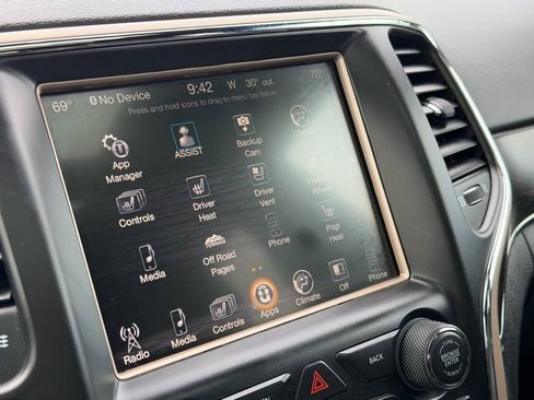 Used 2017 Jeep Grand Cherokee Limited w/ Luxury Group II image 20