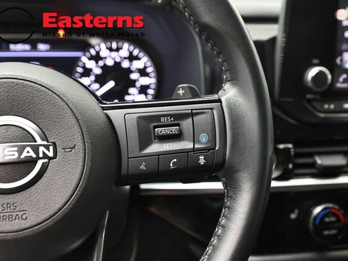 Used 2022 Nissan Pathfinder SV AWD/4WD image 16
