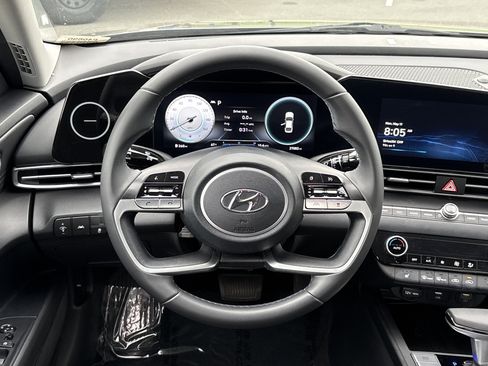 Used 2023 Hyundai Elantra SEL w/ Convenience Package FWD image 20