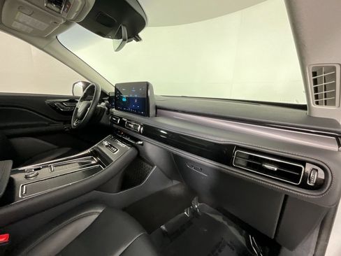 Used 2025 Lincoln Aviator Premiere image 19