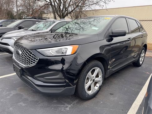 Used 2023 Ford Edge SE image 9