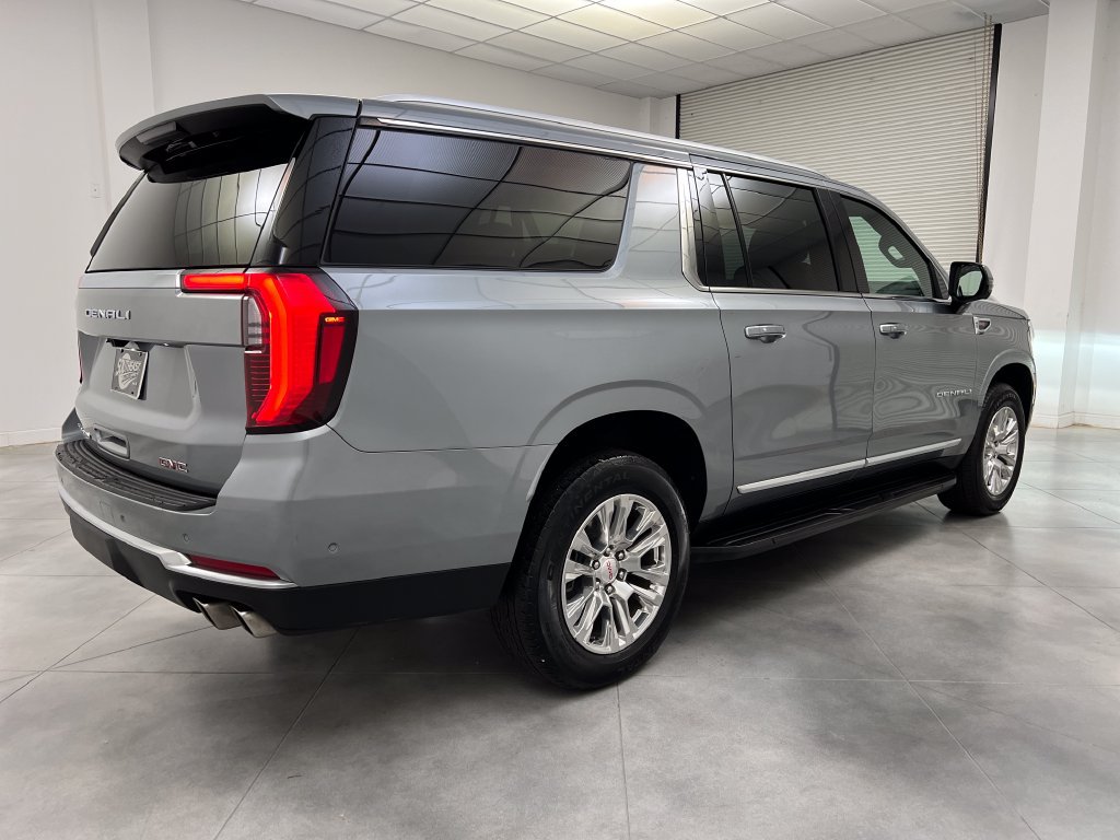 Used 2025 GMC Yukon XL Denali RWD image 9