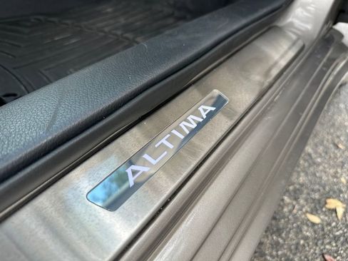 Used 2015 Nissan Altima 2.5 SV w/ Convenience Package image 49