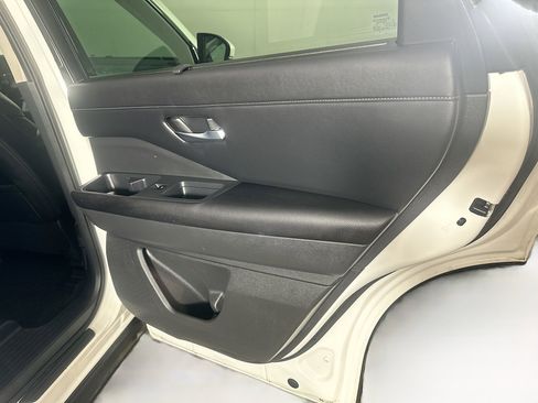 Used 2024 Nissan Pathfinder SL image 32