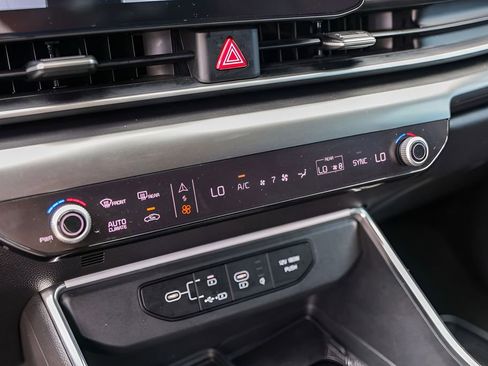 Used 2025 Kia Carnival SX FWD image 18