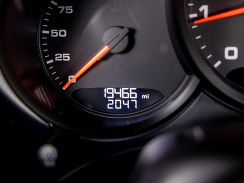 Used 2024 Porsche 718 Cayman image 11