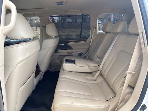 Used 2020 Lexus LX 570 4WD w/ Luxury Package image 8