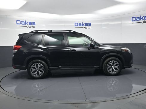 Used 2023 Subaru Forester Premium AWD/4WD image 9