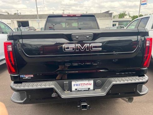 Used 2026 GMC Sierra 3500 Denali w/ LPO, Black Badging Package AWD/4WD image 4