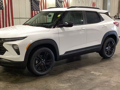 New 2026 Chevrolet TrailBlazer LT w/ Midnight Edition AWD/4WD image 2