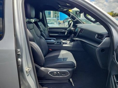 Used 2024 Jeep Wagoneer Series II w/ Flexible Seating Group RWD image 8