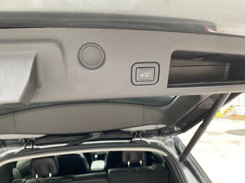 Used 2019 Chevrolet Equinox Premier image 11