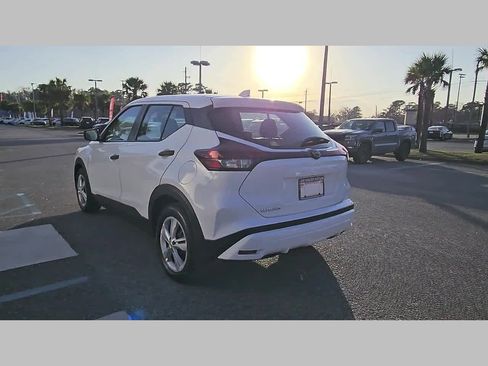 Used 2022 Nissan Kicks S image 29