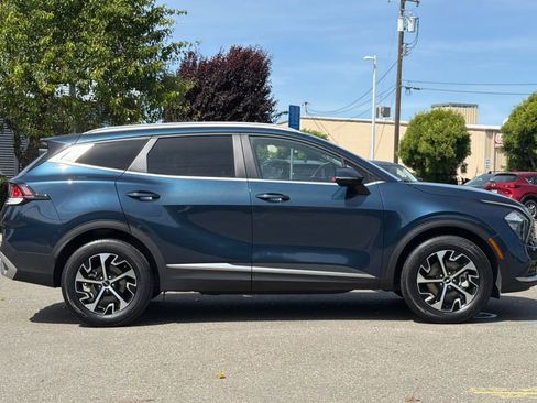 Used 2023 Kia Sportage EX AWD/4WD image 3