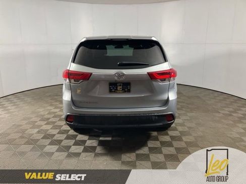 Used 2019 Toyota Highlander LE FWD image 7