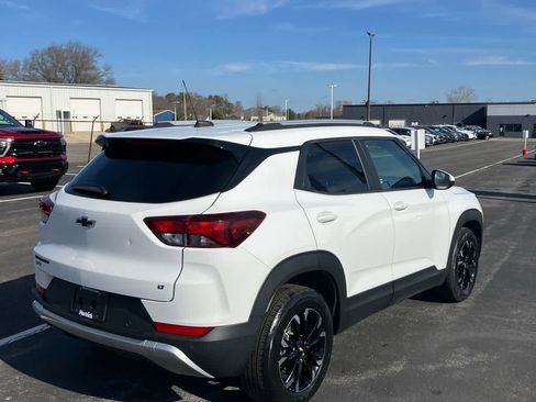 Used 2021 Chevrolet TrailBlazer LT w/ Driver Confidence Package image 3