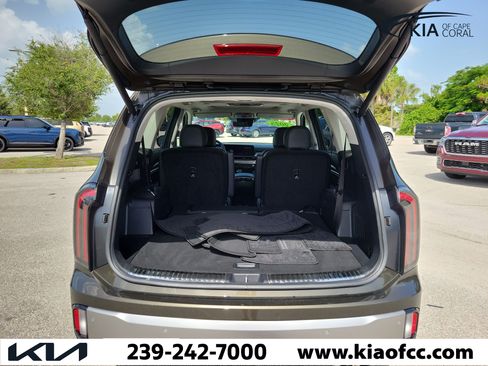 Certified 2025 Kia Telluride SX w/ SX Captain's Chair Package FWD image 10