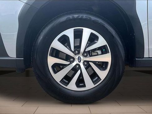 Used 2025 Subaru Outback Premium AWD/4WD image 9