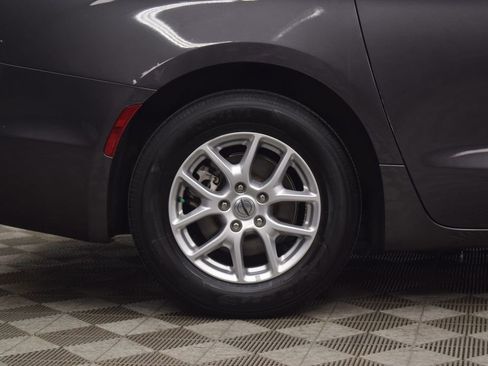 Used 2023 Chrysler Pacifica Touring-L image 29