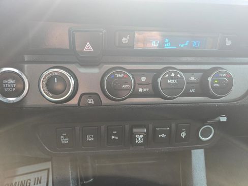 Used 2020 Toyota Tacoma TRD Sport w/ TRD Premium Sport Package AWD/4WD image 22