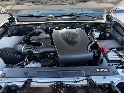 Used 2017 Toyota Tacoma Limited w/ Tow Package AWD/4WD image 28