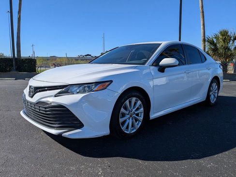Used 2020 Toyota Camry LE image 8