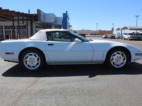 Used 1993 Chevrolet Corvette Convertible RWD image 2
