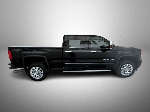 Used 2015 GMC Sierra 2500 Denali w/ Duramax Plus Package AWD/4WD image 4