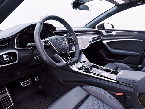 Used 2025 Audi RS 7 Performance AWD/4WD image 2