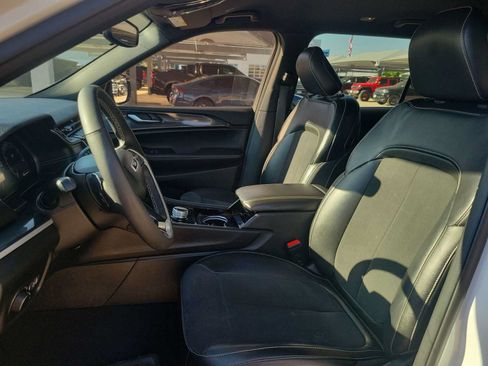 Used 2023 Jeep Grand Cherokee L Laredo AWD/4WD image 15