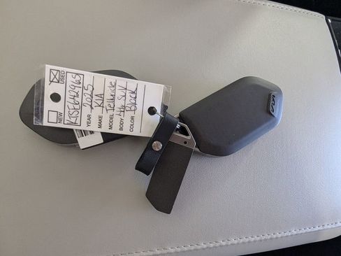 Used 2025 Kia Telluride S FWD image 28