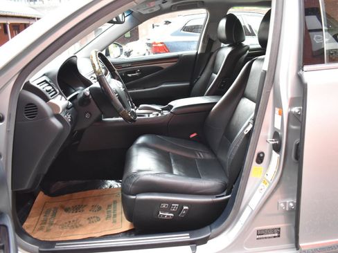 Used 2015 Lexus LS 460 AWD w/ Comfort Package image 12