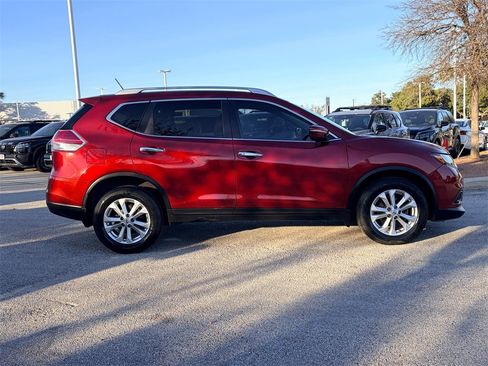 Used 2015 Nissan Rogue SV image 4