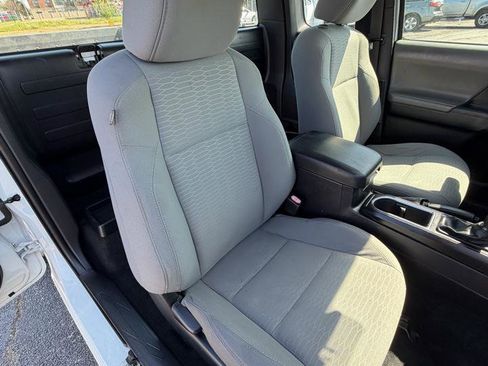 Used 2017 Toyota Tacoma SR image 16