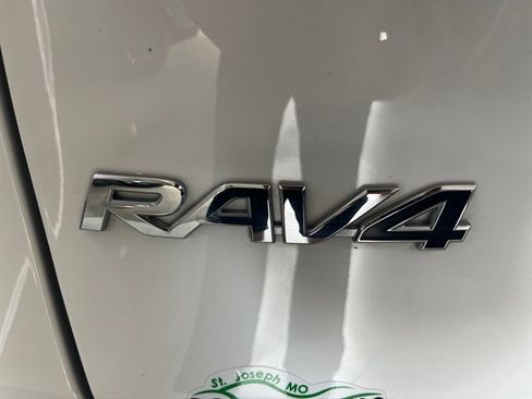Used 2022 Toyota RAV4 LE AWD/4WD image 43