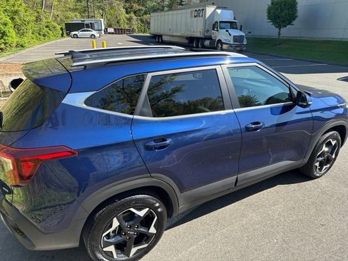 Certified 2025 Kia Seltos EX w/ EX Sunroof Package AWD/4WD image 5
