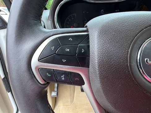 Used 2020 Jeep Grand Cherokee Overland w/ Trailer Tow Group IV RWD image 27