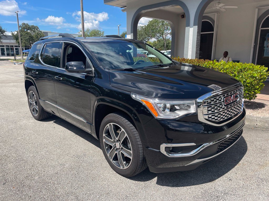 Used 2018 GMC Acadia Denali w/ Technology Package FWD image 2