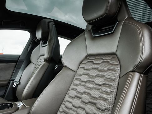 Used 2022 Audi e-tron GT Prestige w/ Prestige Package image 10