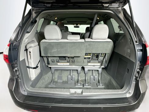 Used 2016 Toyota Sienna XLE w/ XLE Navigation Package FWD image 29