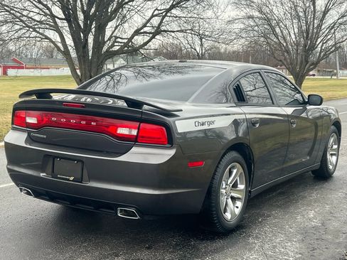 Used 2014 Dodge Charger SE w/ Sport Appearance Group image 5