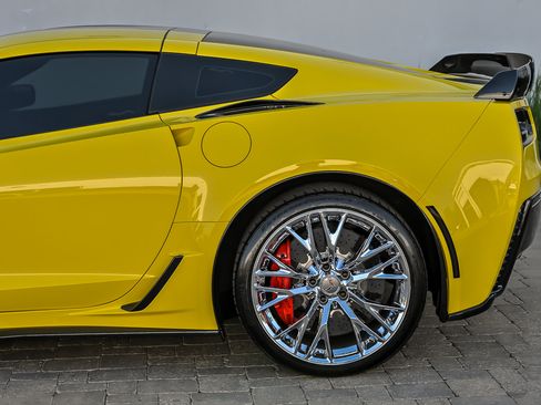 Used 2016 Chevrolet Corvette Z06 w/ 3LZ Preferred Equipment Group RWD image 12