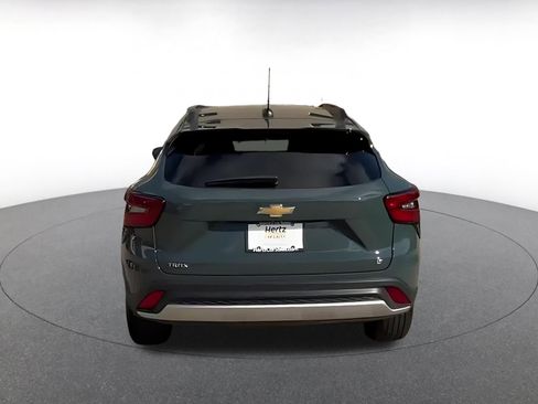 Used 2025 Chevrolet Trax LT image 12