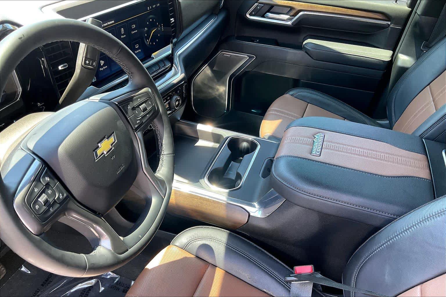 Used 2025 Chevrolet Silverado 2500 High Country w/ High Country Premium Package AWD/4WD image 17