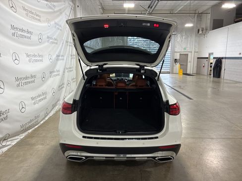 Used 2025 Mercedes-Benz GLC 300 4MATIC image 6