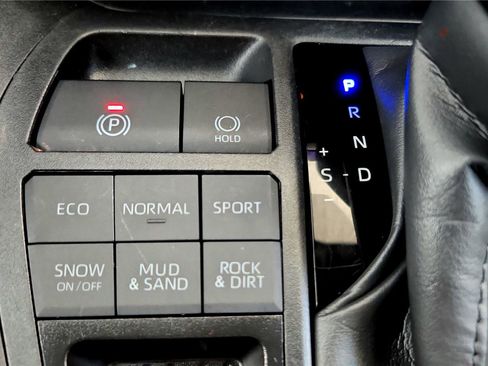 Certified 2025 Toyota RAV4 LE image 33