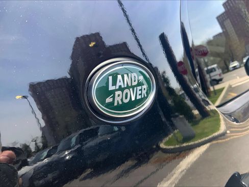 Certified 2025 Land Rover Discovery Dynamic SE AWD/4WD image 31