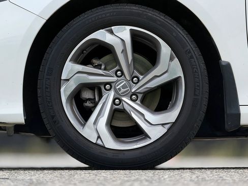 Used 2020 Honda Accord EX image 31