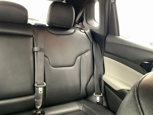 Used 2025 Jeep Compass Limited image 38