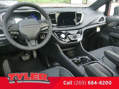 New 2027 Chrysler Pacifica Limited FWD image 43